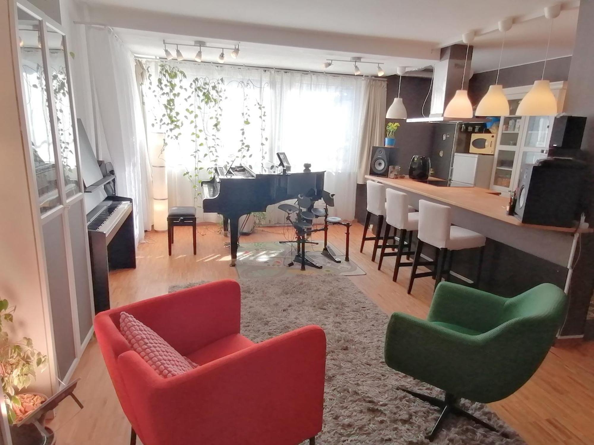Appartement Lovely Flat With Grand Piano, Family Friendly Berlijn
