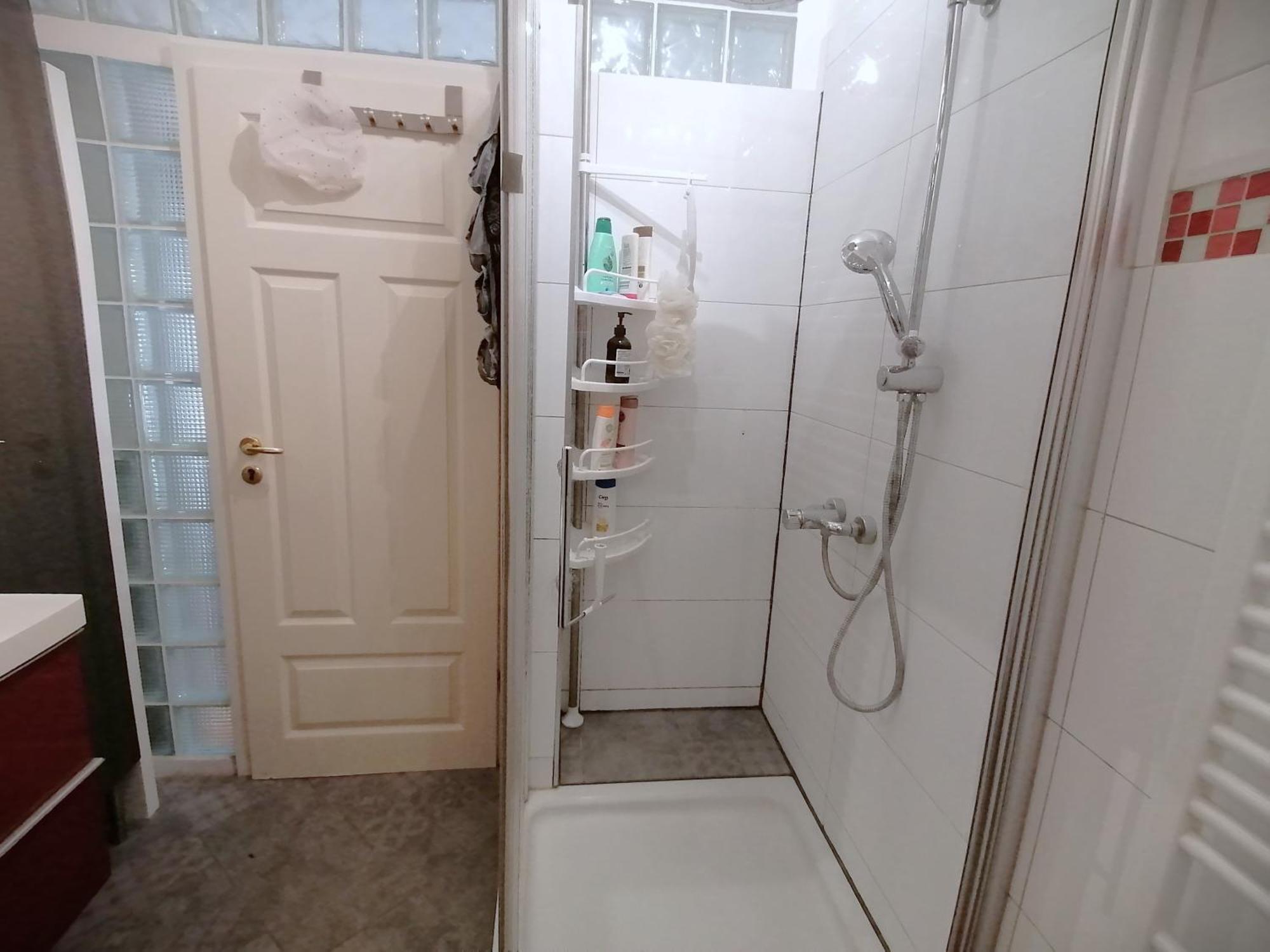 Appartement Lovely Flat With Grand Piano, Family Friendly Berlijn